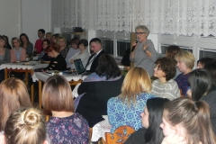wykład psychologa na konferencji