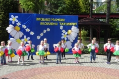 dzieci tańcza dla rodziców