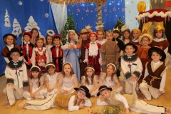 jaselka grupa dzieci na scenie