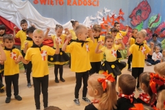 dzieci spiewaja