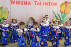 dzieci śpiewają