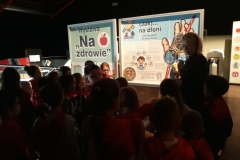 dzieci słuchają co jest ważne dla zdrowia