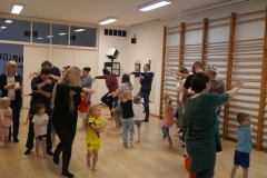 zajęcia ruchowe dzieci z rodzicami