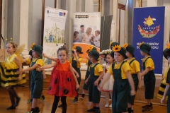 występ dzieci  w Sali Lustrzanej