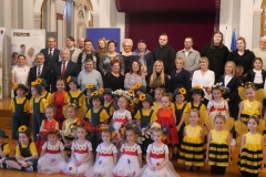 zdjęcie grupowe nagrodzeni w konkursie Zielony Tarnów